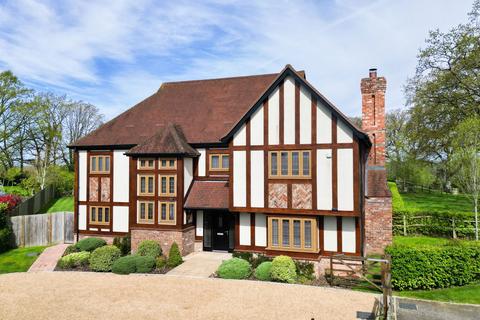 14 Parsonage Croft, Etchingham, TN19 7BY
