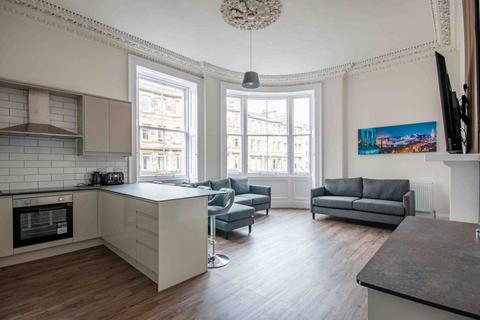6 bedroom flat to rent, 105P – South Clerk Street, Edinburgh, EH8 9PP