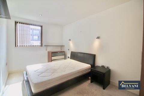 2 bedroom flat to rent, Fernie Street, Manchester M4