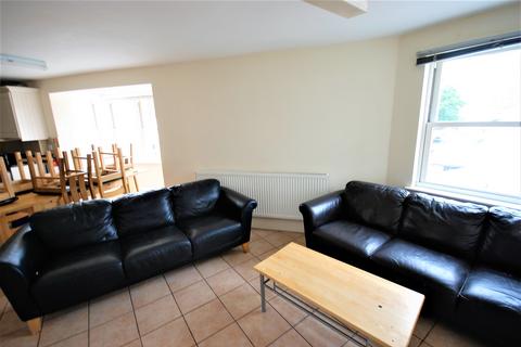 5 bedroom flat to rent, Chapel Cross, Chapel Street, Leamington Spa, Warwickshire, CV31
