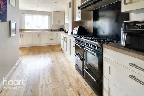 18 Tenter Balk Lane, Adwick Le Street, Doncaster, DN6 7EF