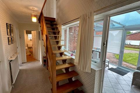2 Stopford Close, Hereford, HR1 1TW