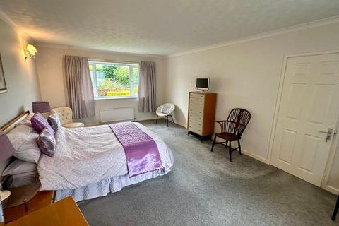 2 Stopford Close, Hereford, HR1 1TW
