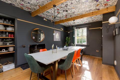32 Cammo Road, Edinburgh, EH4 8AP