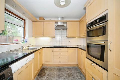 1 Hoveton Road, London, SE28 8LW