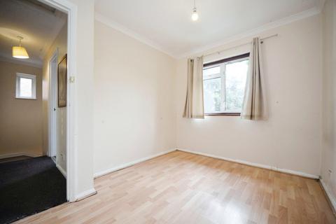 1 Hoveton Road, London, SE28 8LW