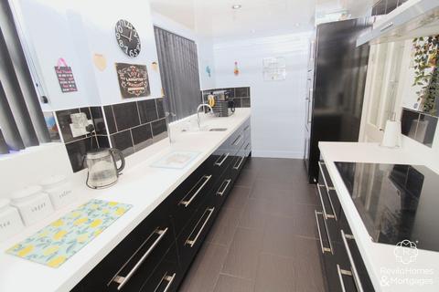 35 Ashley Close, Rochdale, OL11 3EP