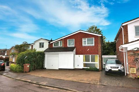 4 bedroom detached house to rent, Abbots Close, Datchworth, SG3