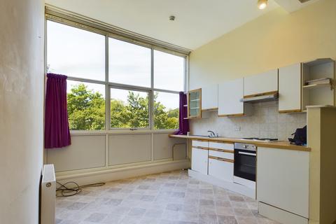 2 bedroom flat to rent, Acadia Road, Torquay