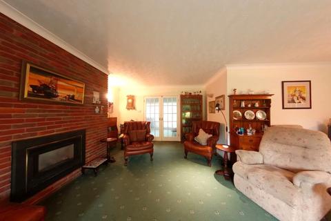 3 bedroom bungalow for sale, Chapel Croft, Kings Langley WD4