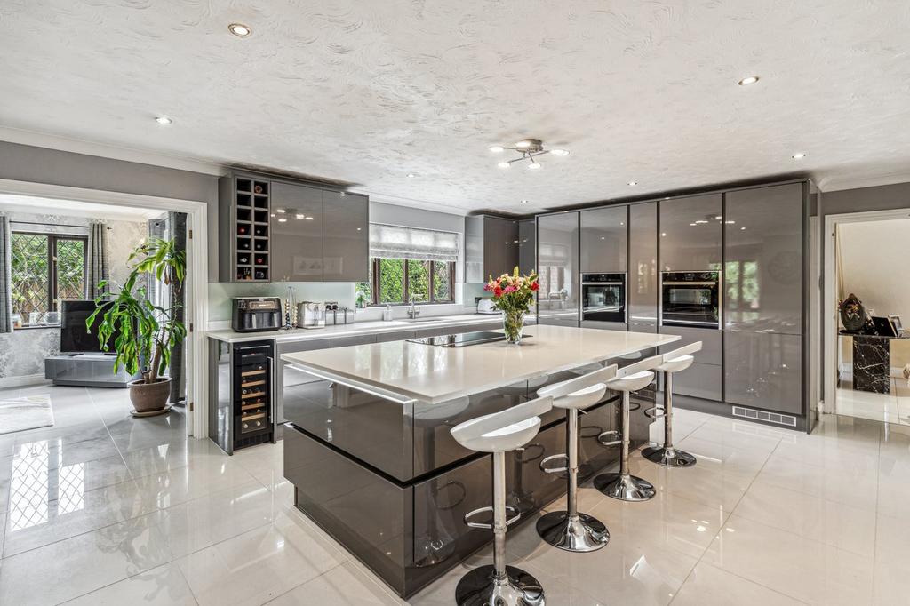 Stoke Court Drive, Stoke Poges SL2 5 bed detached house for sale £