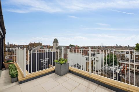 3 bedroom flat to rent, Beaufort Gardens, London, SW3.