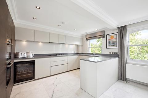 3 bedroom flat to rent, Beaufort Gardens, London, SW3.