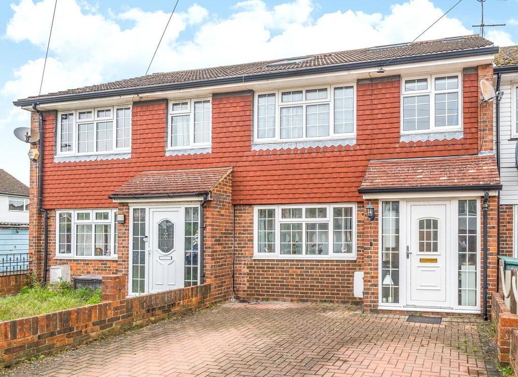 Roseacre Close, Shepperton, TW17 4 bed terraced house for sale £525,000