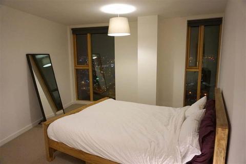 2 bedroom apartment to rent, 124/Candle House, Leeds