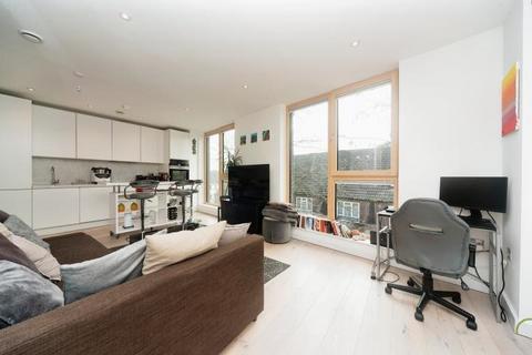 2 bedroom flat for sale, Flat 21, 46 Falcon Road, London, SW11 2LR