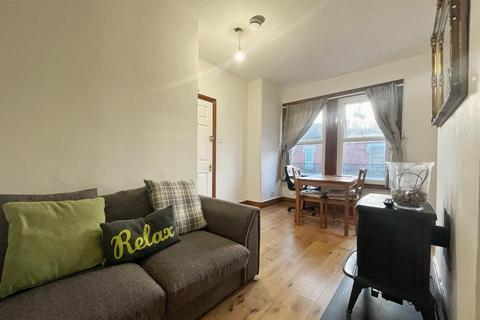 4 bedroom flat to rent, Ingatestone Road, South Norwood, Croydon, London SE25