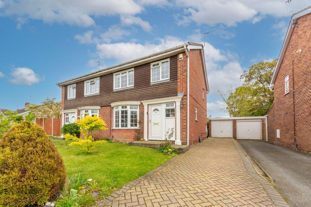 Stubbs Wood, Lowestoft 3 bed semidetached house for sale £265,000