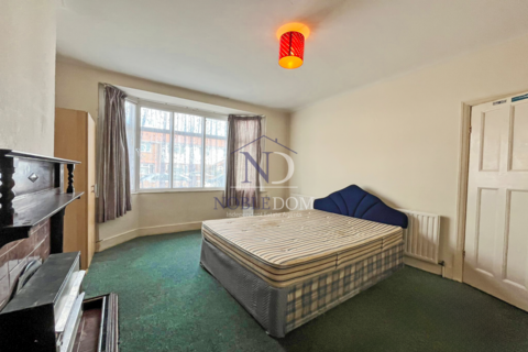 3 bedroom semi-detached house for sale, Hounslow, TW4