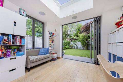 4 bedroom terraced house to rent, Cromwell Avenue, Highgate N6