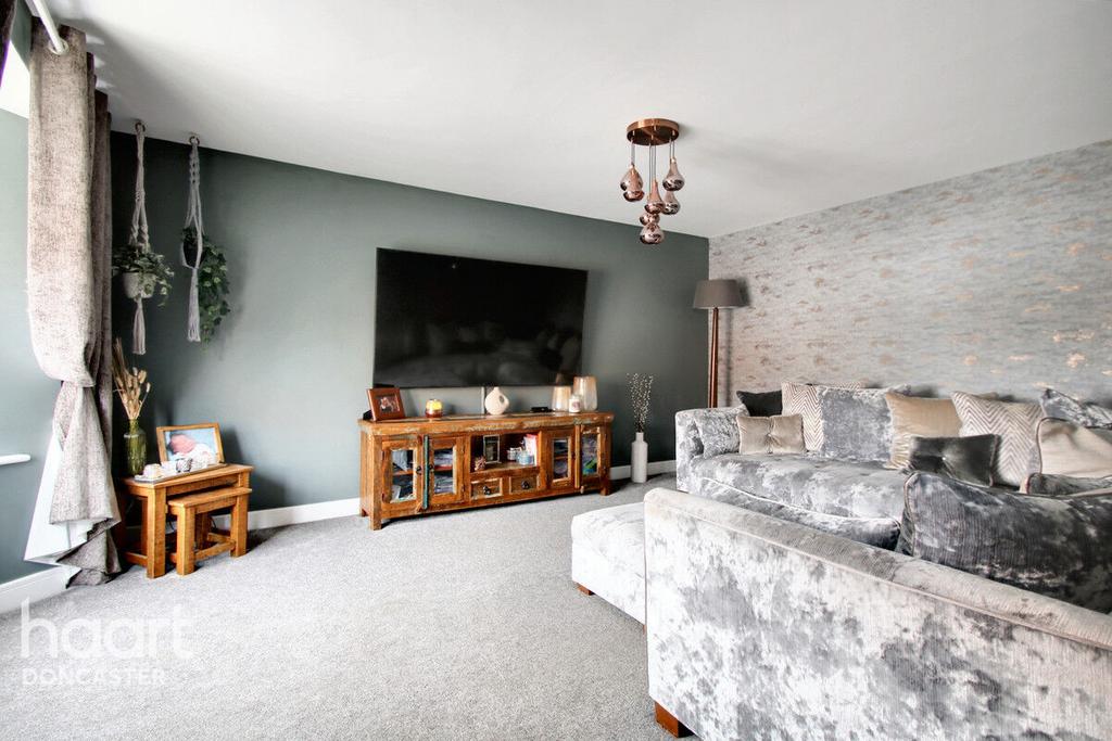 Heatherfields Crescent, Rossington... 4 bed detached house for sale £