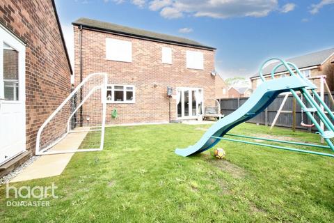 4 bedroom detached house for sale, Heatherfields Crescent, Rossington, Doncaster