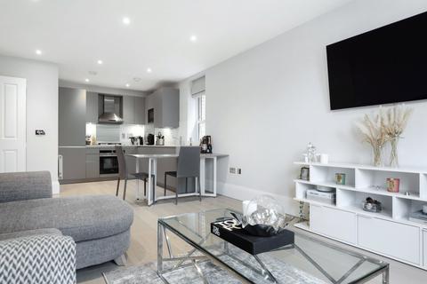 2 bedroom flat to rent, Hadleigh House 51-53, The Avenue, Surbiton, KT5