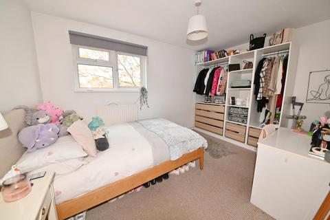15 Brunswick Close, Twickenham, TW2 5ND