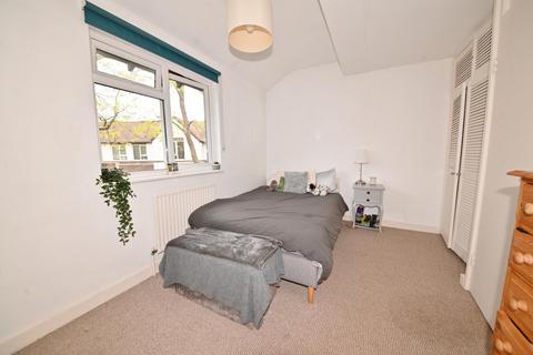 15 Brunswick Close, Twickenham, TW2 5ND