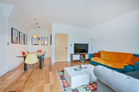 3 bedroom flat for sale, London Road, Brentford, TW8