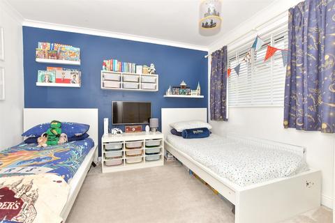 13 Oaklands Road, Northfleet, Gravesend, DA11 8PA