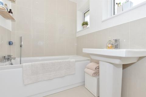 13 Oaklands Road, Northfleet, Gravesend, DA11 8PA