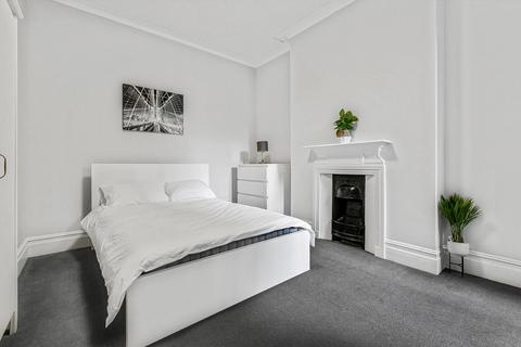3 bedroom flat for sale, Glenshaw Mansions, SW9