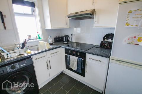 2 bedroom flat for sale, Avonfield Avenue, Bradford-on-Avon BA15