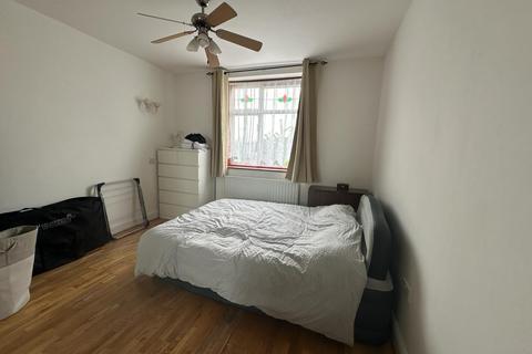 1 bedroom flat to rent, Evanston Gardens First Flat Ilford  IG4 5AF