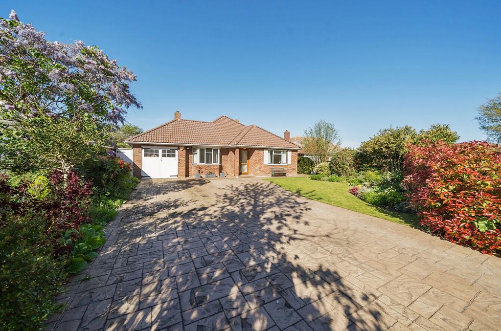 Fairlands Road, Fairlands, Guildford... 3 bed bungalow for sale £725,000