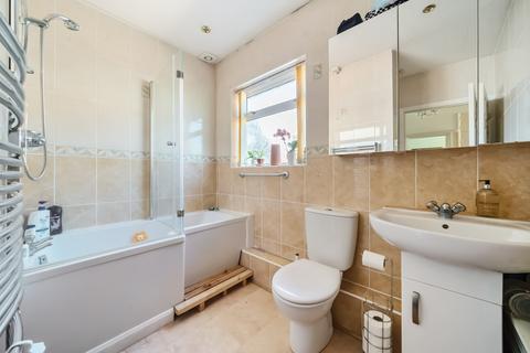 53 Fairlands Road, Fairlands, Guildford, GU3 3HZ
