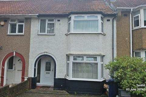 3 bedroom terraced house to rent, Greenford UB6