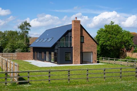 5 bedroom detached house for sale, The Street, Preston