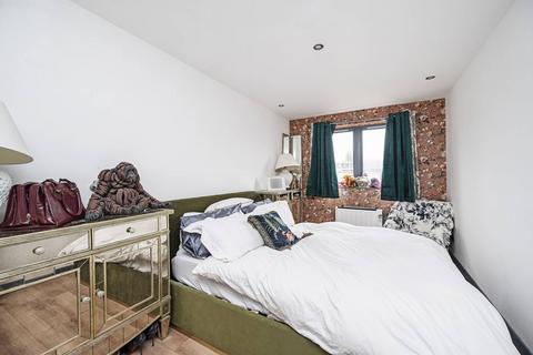 1 bedroom flat for sale, Huddleston Close, Bethnal Green, London, E2