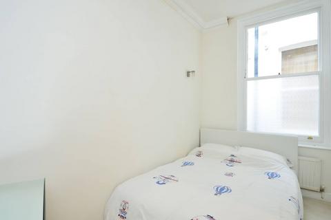 Flat 3, 3 Emperors Gate, London, SW7 4HH