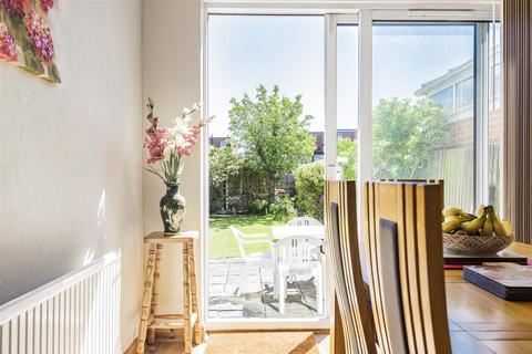 127 Fairford Gardens, Worcester Park, KT4 7BJ