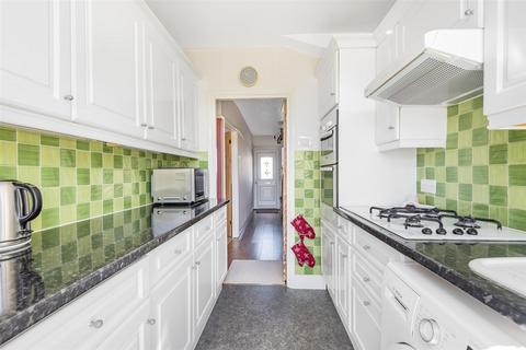 127 Fairford Gardens, Worcester Park, KT4 7BJ