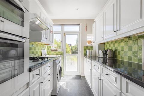 127 Fairford Gardens, Worcester Park, KT4 7BJ