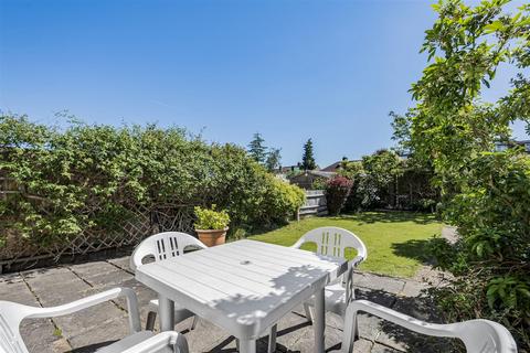127 Fairford Gardens, Worcester Park, KT4 7BJ