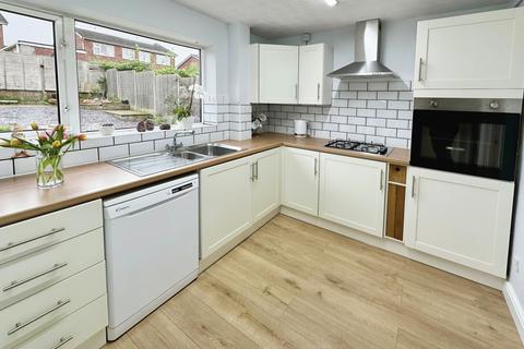 3 bedroom semi-detached house for sale, 98 Clifton Way, LE10