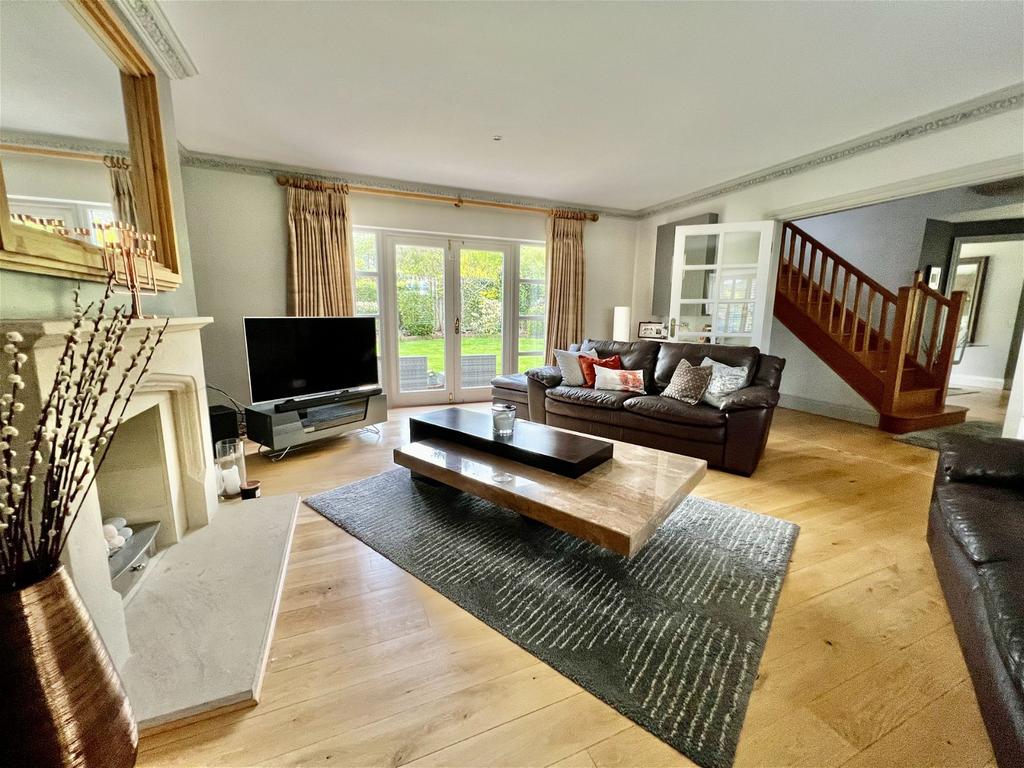 Boston Spa, Holgate Lane, LS23 5 bed detached house for sale £1,395,000