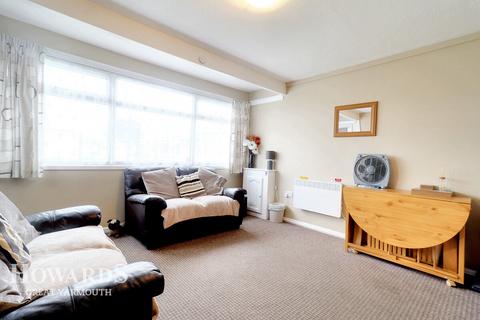 2 bedroom chalet for sale, Newport Road, Hemsby