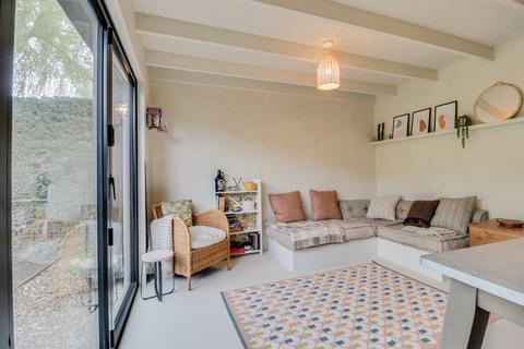 64 Broadgate Lane, Horsforth, Leeds, LS18 4AG