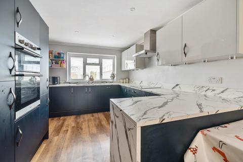 8 Burnards Field Road, Colyton, EX24 6PF